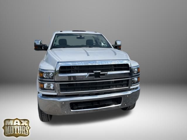 2023 Chevrolet Silverado 6500HD Work Truck photo 2