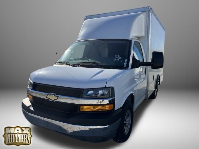 2023 Chevrolet Express Cutaway 3500 photo 3
