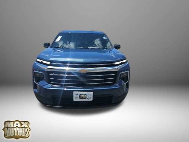2025 Chevrolet Traverse photo 2