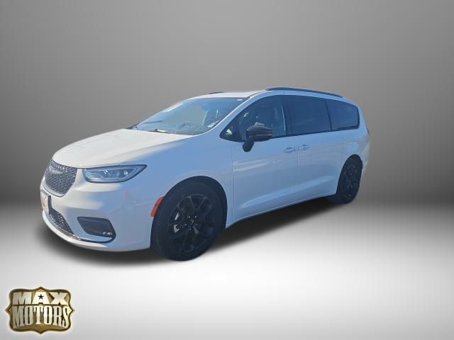 2025 Chrysler Pacifica Limited photo 3