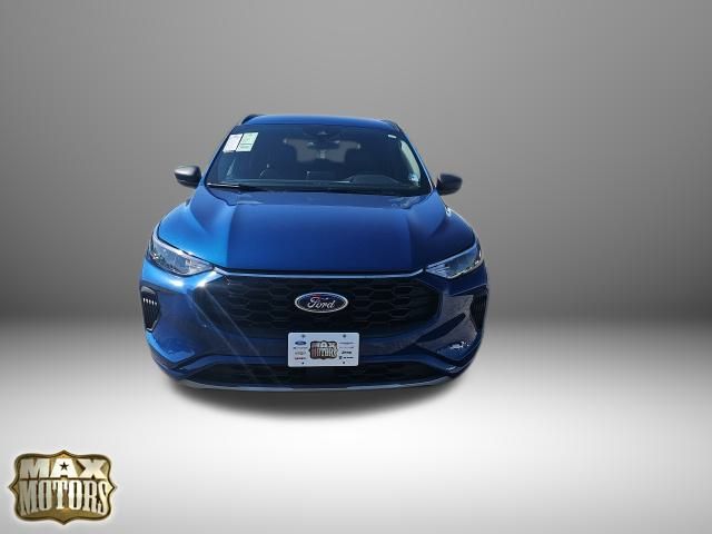 2023 Ford Escape ST-Line photo 2