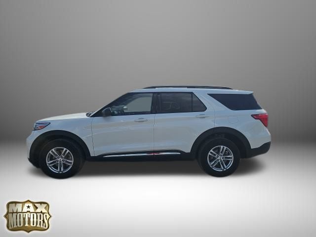 2023 Ford Explorer XLT photo 2