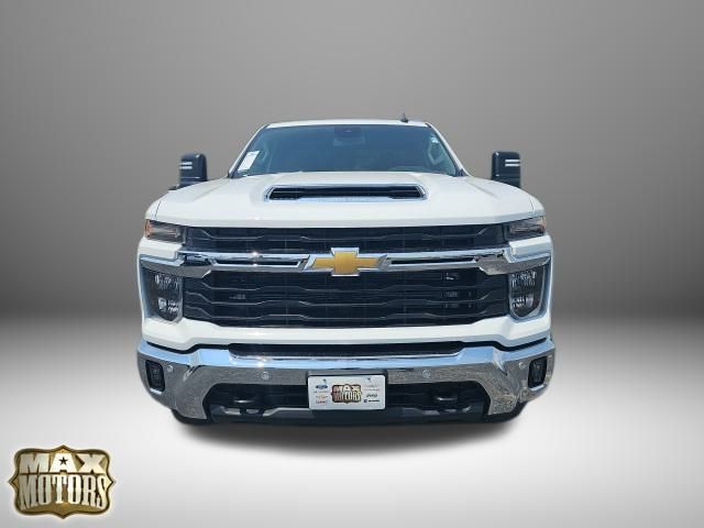 2025 Chevrolet Silverado 2500HD LT photo 2