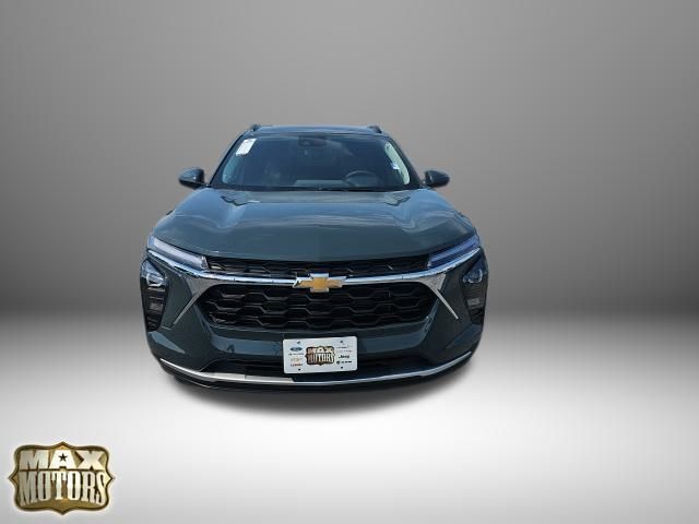 2025 Chevrolet Trax LT photo 2