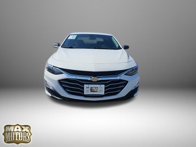 2022 Chevrolet Malibu LS photo 2