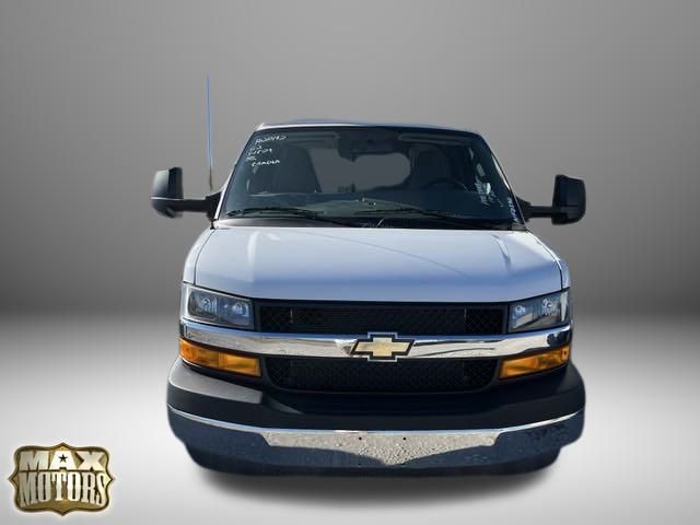 2023 Chevrolet Express Cutaway 3500 photo 2