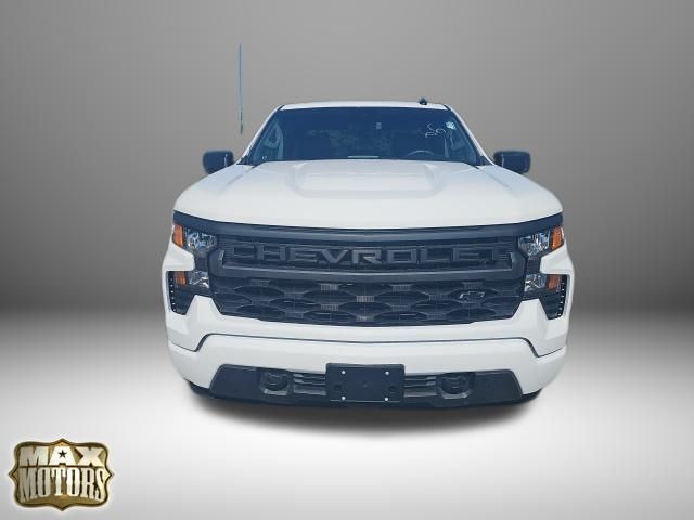 2025 Chevrolet Silverado 1500 Custom photo 2