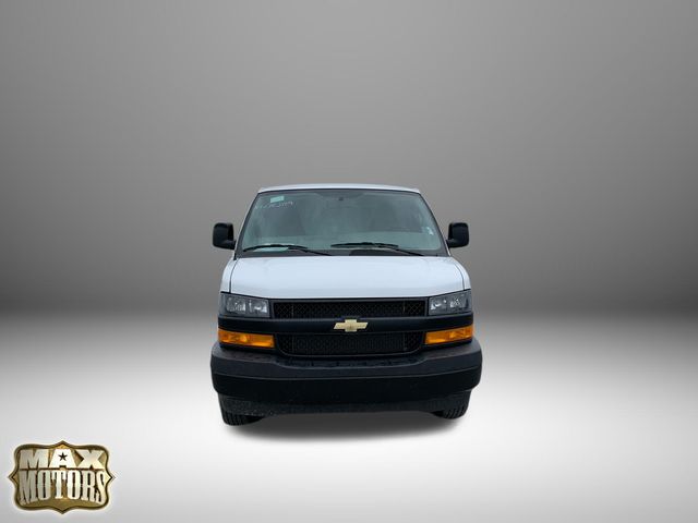 2022 Chevrolet Express Cutaway 3500 Base photo 2