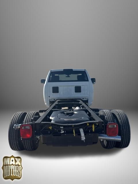 2024 Ram 5500 Tradesman photo 3