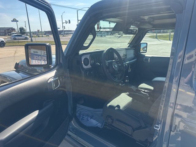 2025 Jeep Gladiator Willys - Photo 18