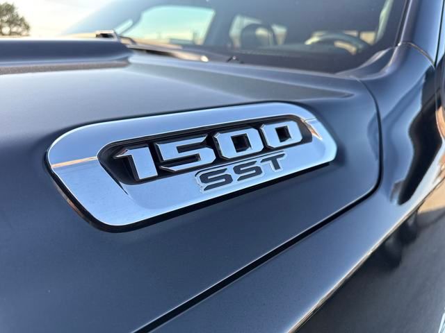 2025 Ram 1500 Laramie photo 4