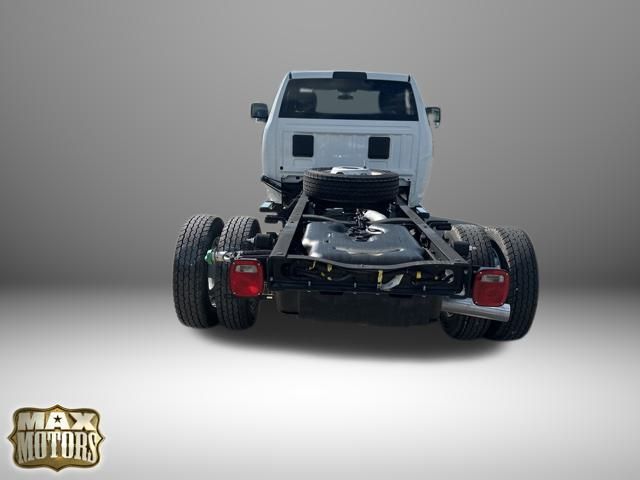 2024 Ram 5500 Tradesman photo 3