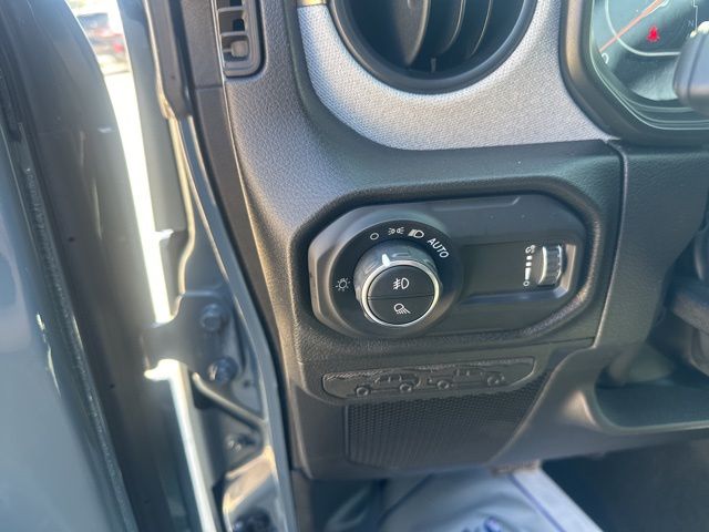 2025 Jeep Gladiator Willys - Photo 21