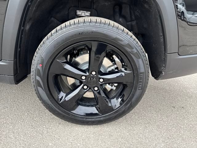 2025 Jeep Grand Cherokee Limited photo 4