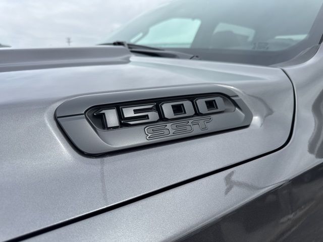 2025 Ram 1500 Warlock photo 4
