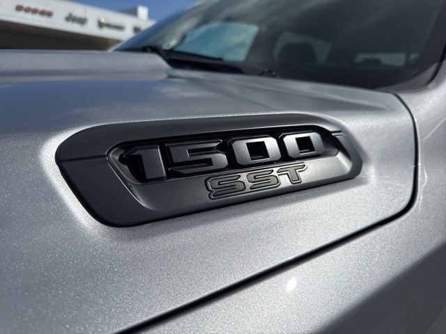 2025 Ram 1500 Tradesman photo 4