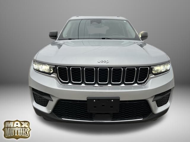 2023 Jeep Grand Cherokee Laredo photo 2