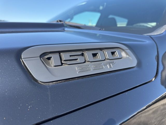 2025 Ram 1500 Tradesman photo 4