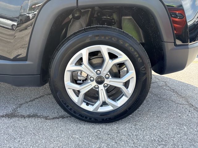 2025 Jeep Compass Latitude photo 4