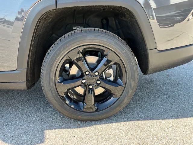 2025 Jeep Grand Cherokee Limited photo 4