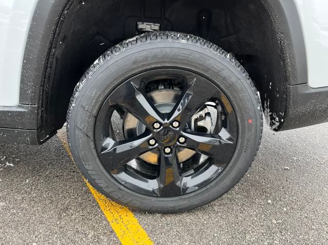 2025 Jeep Grand Cherokee Altitude X photo 4