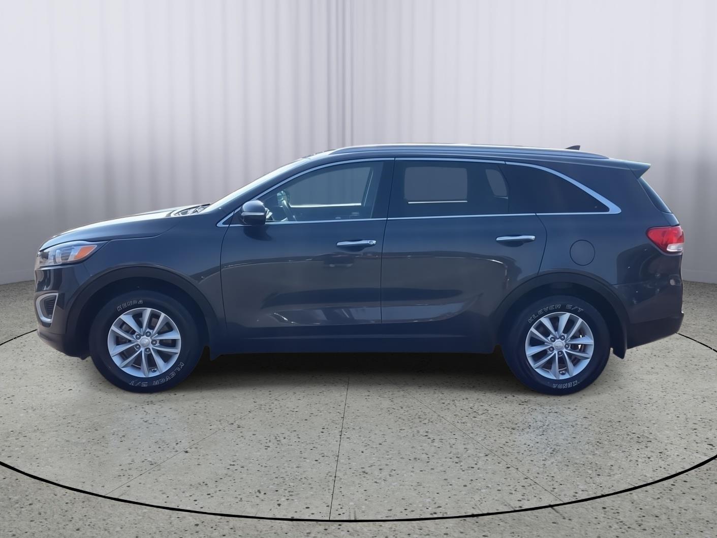 Used 2018 Kia Sorento LX with VIN 5XYPG4A36JG374716 for sale in Kansas City