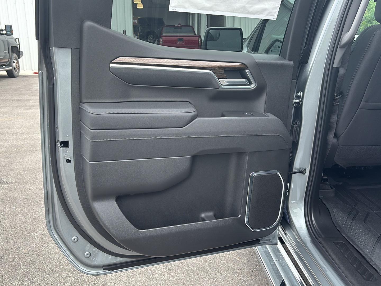 2025 Chevrolet Silverado 1500 LT - Photo 17