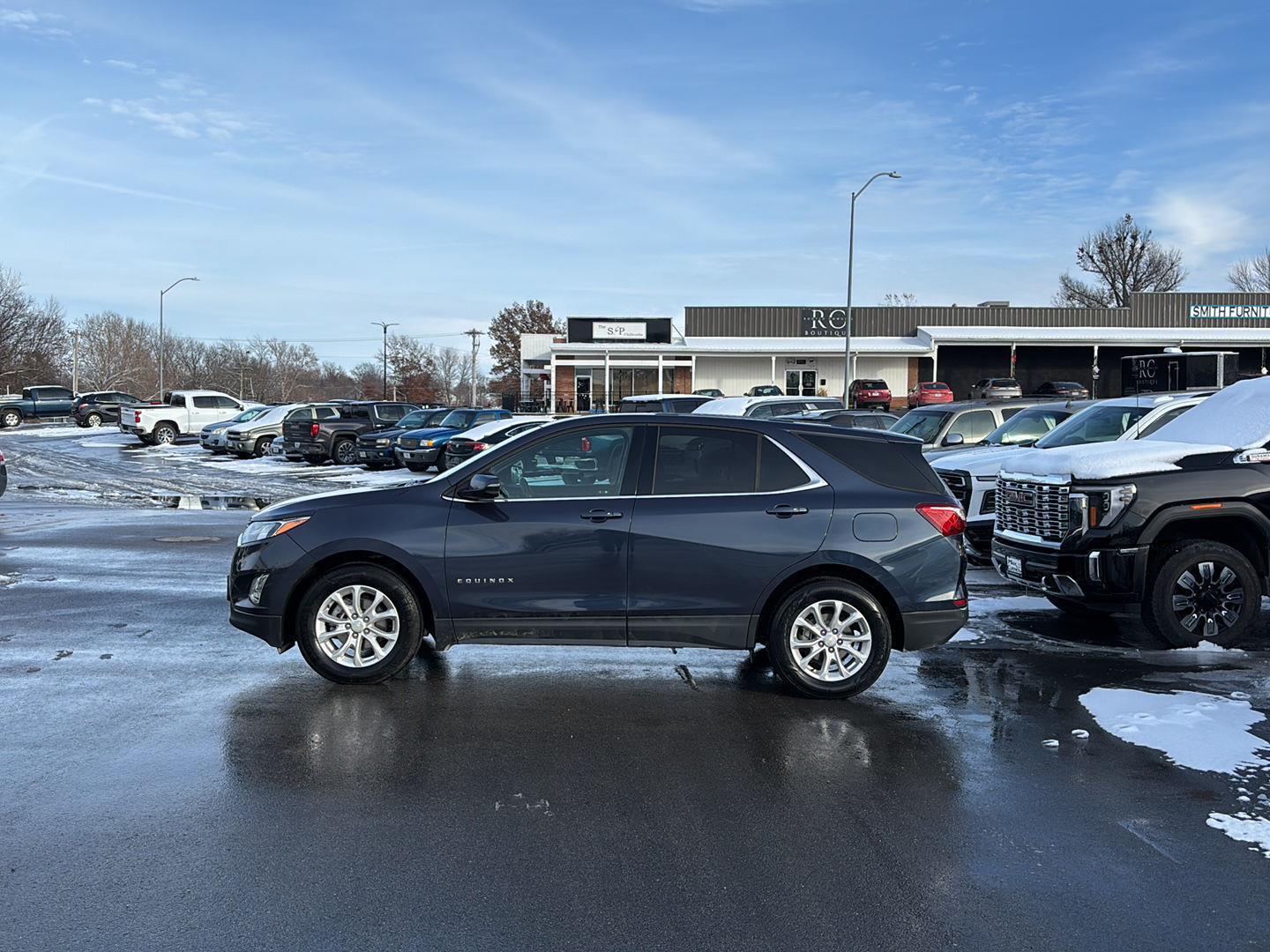 2019 Chevrolet Equinox LT photo 2