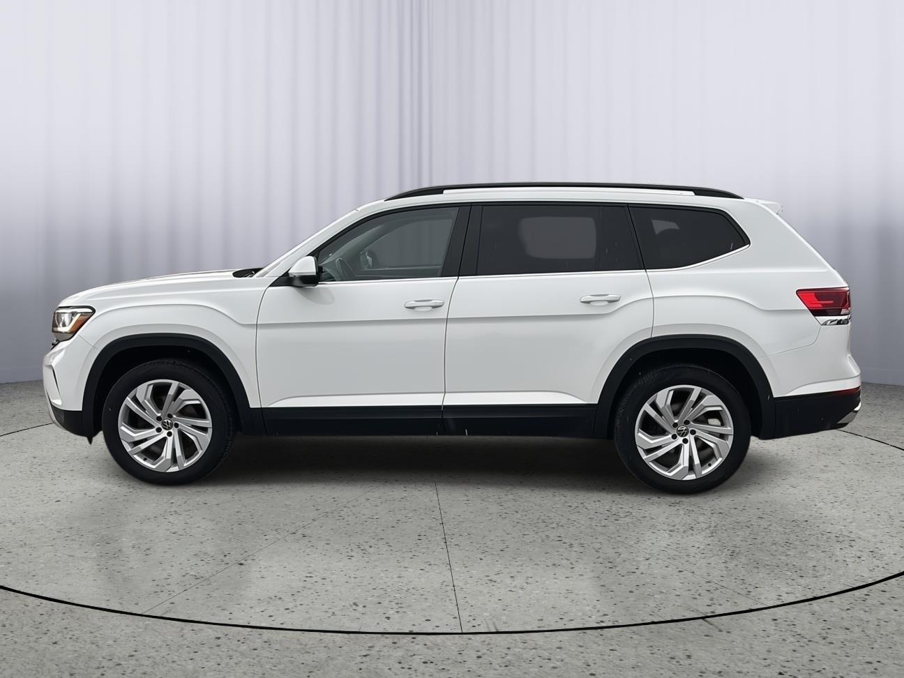Used 2021 Volkswagen Atlas SE w/Tech with VIN 1V2HR2CA0MC529752 for sale in Kansas City