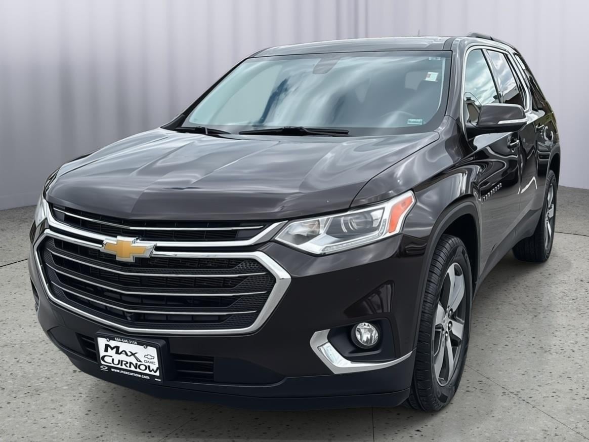 Used 2020 Chevrolet Traverse 3LT with VIN 1GNEVHKW1LJ111962 for sale in Kansas City