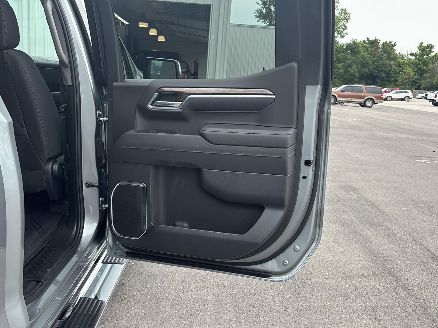 2025 Chevrolet Silverado 1500 LT - Photo 20