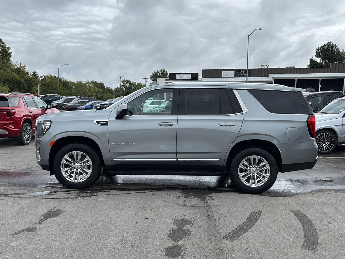 2024 Gmc Yukon SLT photo 2
