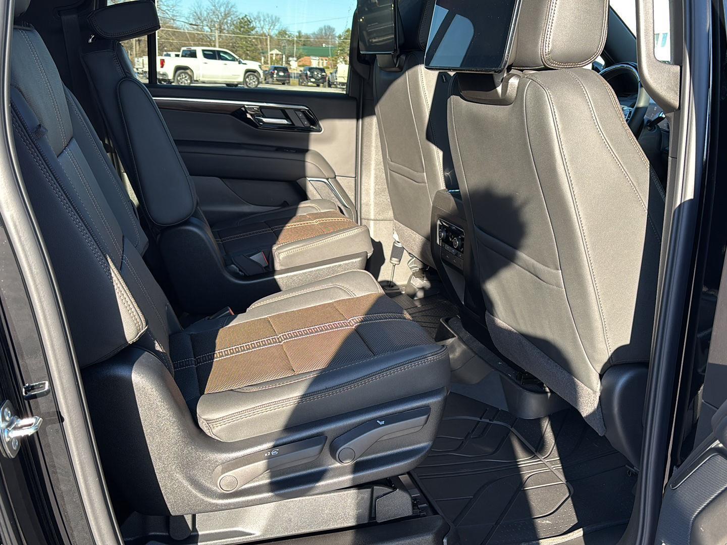 2026 Chevrolet Suburban High Country - Photo 24