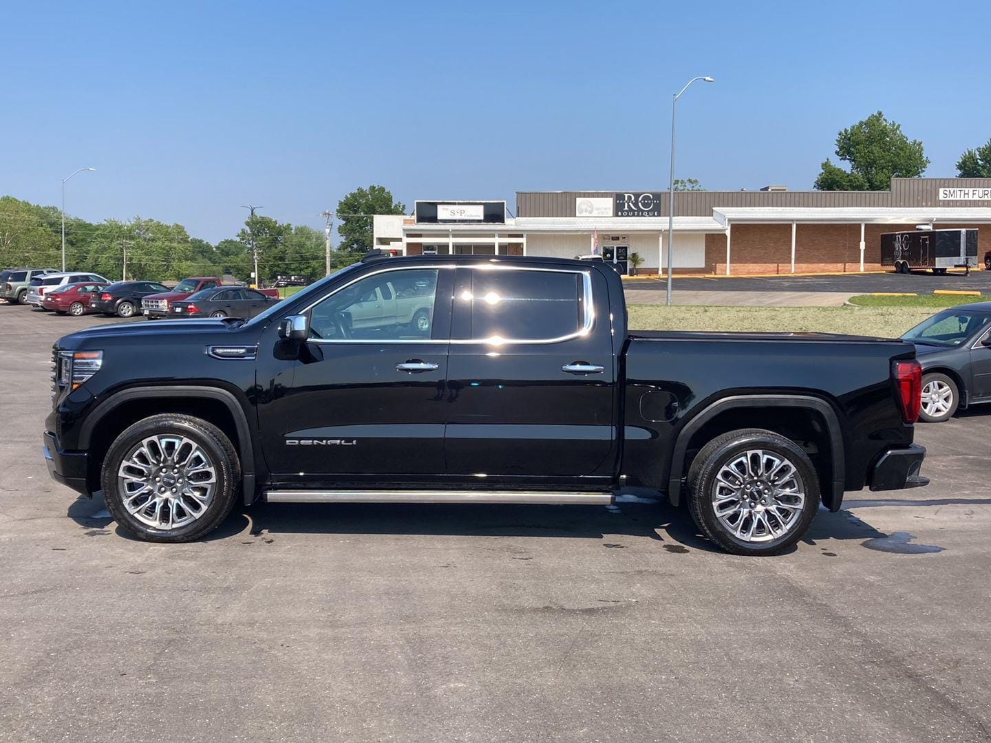 Used 2024 GMC Sierra 1500 Denali Denali Ultimate with VIN 1GTUUHE88RZ135951 for sale in Kansas City