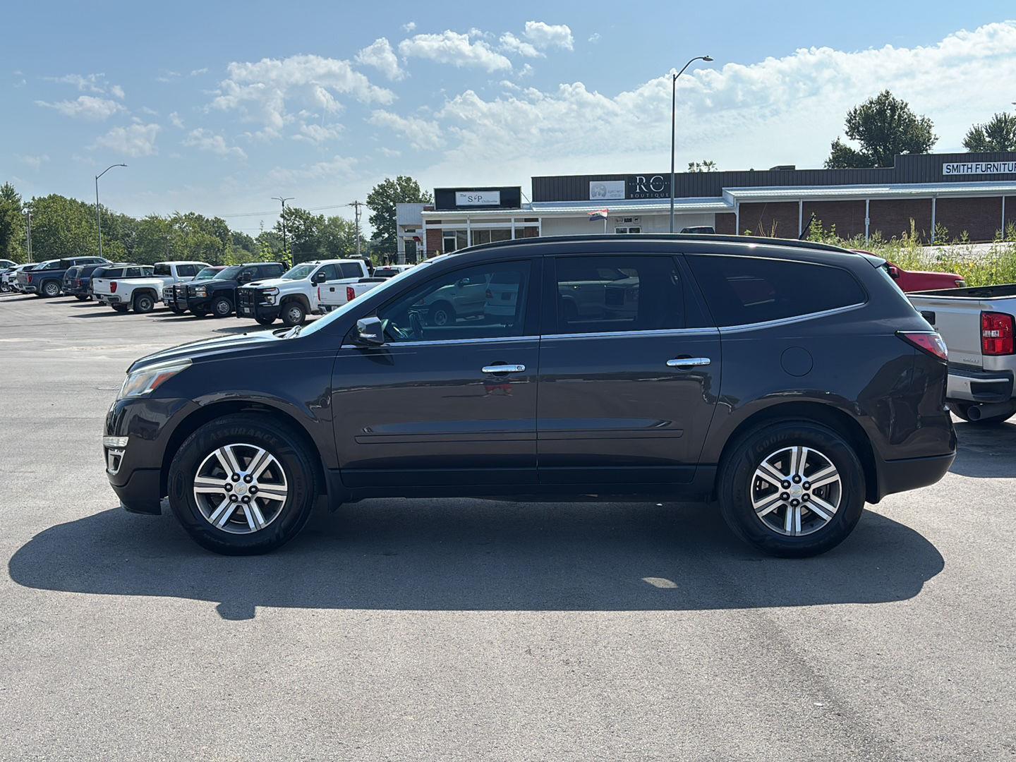Used 2016 Chevrolet Traverse 2LT with VIN 1GNKRHKD8GJ249137 for sale in Kansas City
