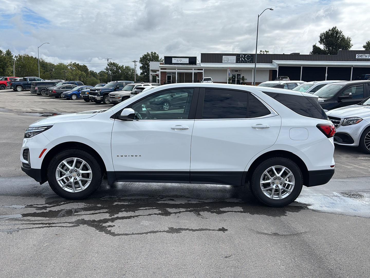 2023 Chevrolet Equinox LT photo 2