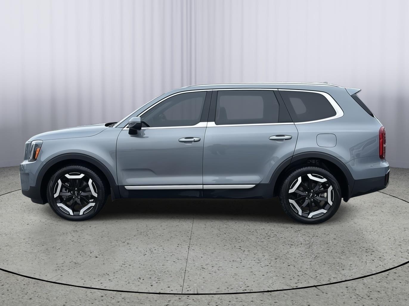 Used 2024 Kia Telluride S with VIN 5XYP6DGC6RG431289 for sale in Kansas City