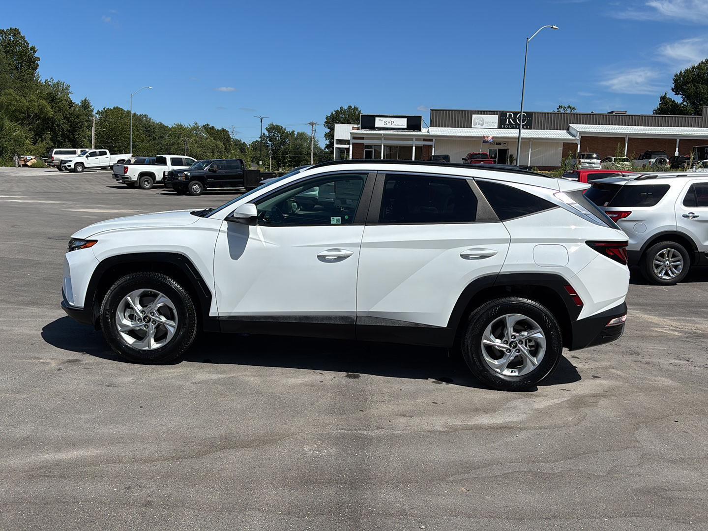 Used 2024 Hyundai Tucson SEL with VIN 5NMJBCDEXRH338962 for sale in Kansas City