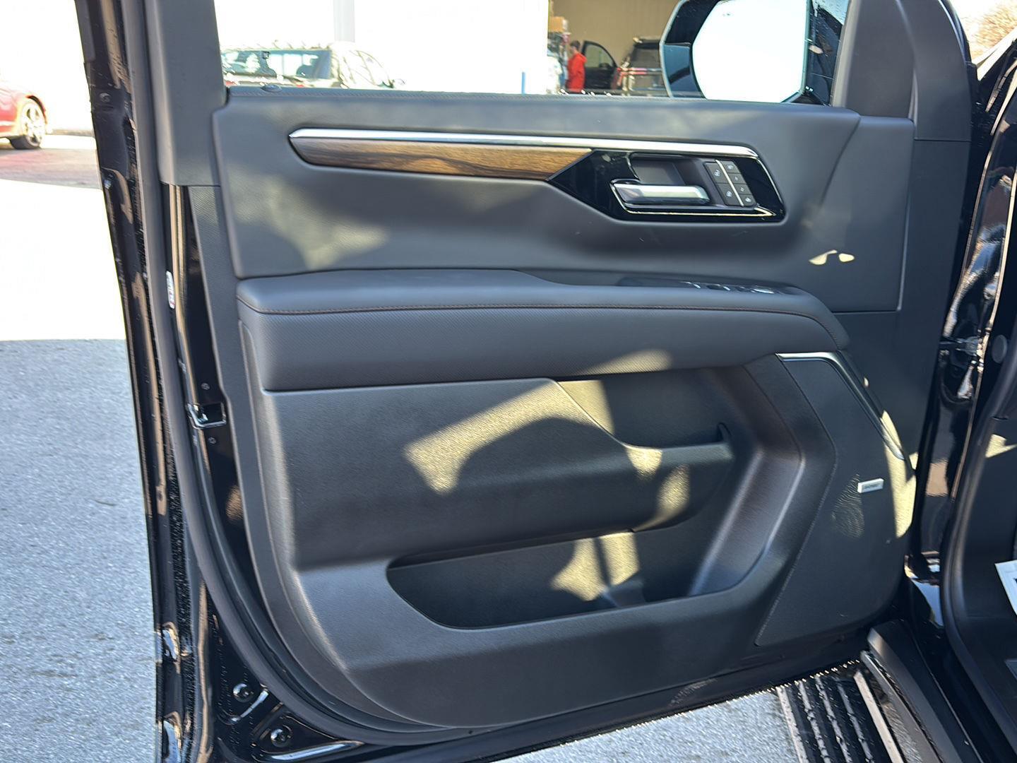 2026 Chevrolet Suburban High Country - Photo 14