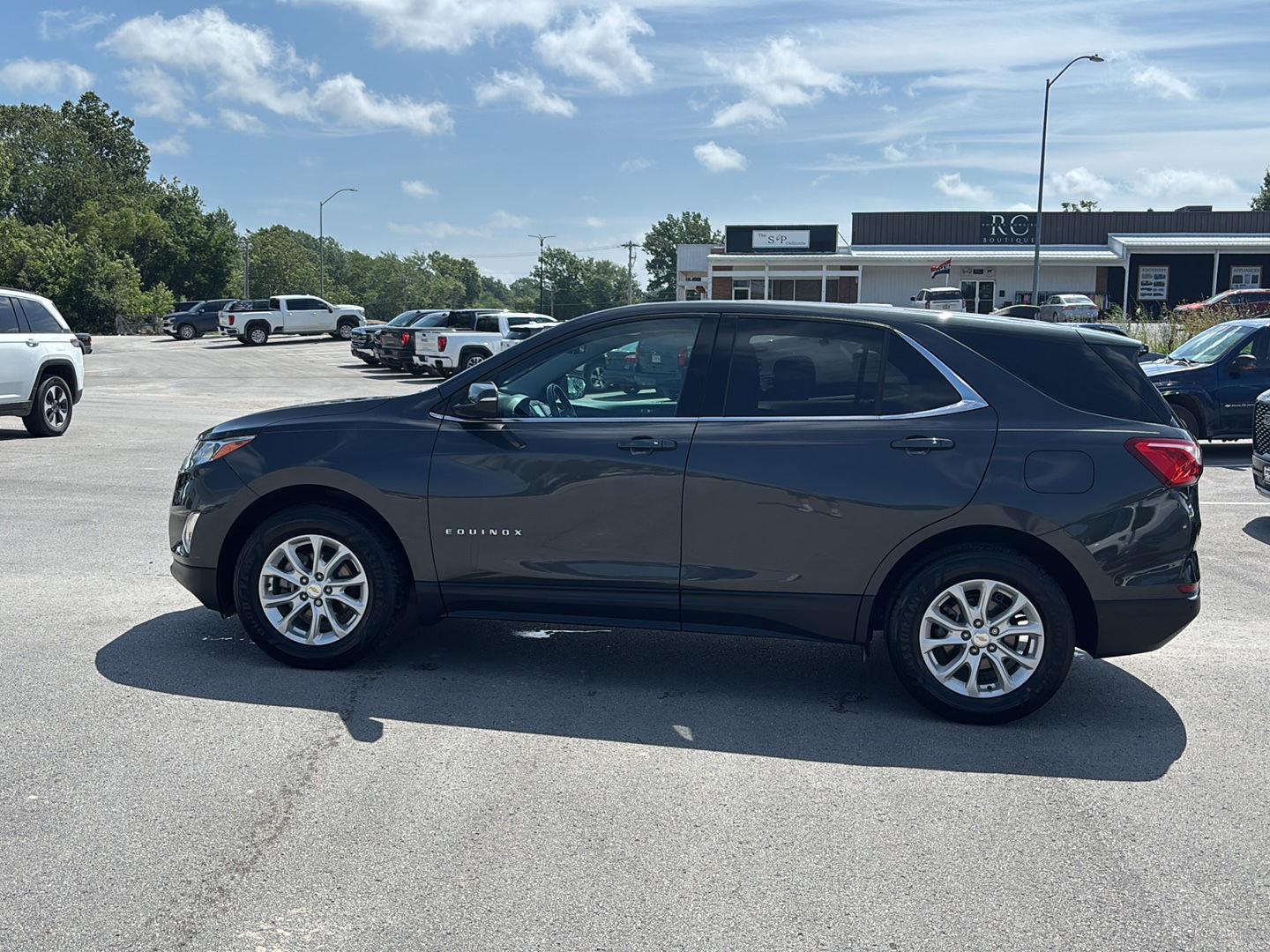 Used 2018 Chevrolet Equinox LT with VIN 2GNAXJEV0J6124389 for sale in Kansas City