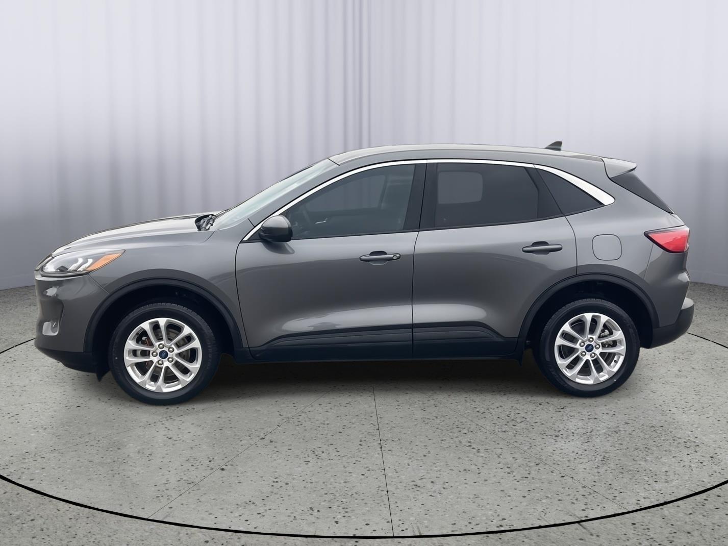 Used 2021 Ford Escape SE with VIN 1FMCU9G69MUA42323 for sale in Kansas City