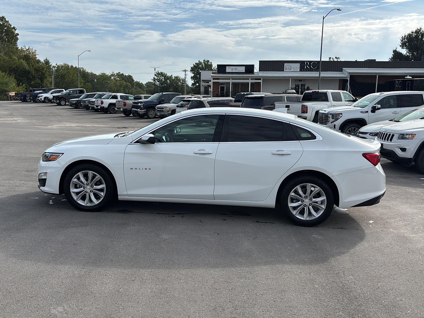 2024 Chevrolet Malibu 1LT photo 2