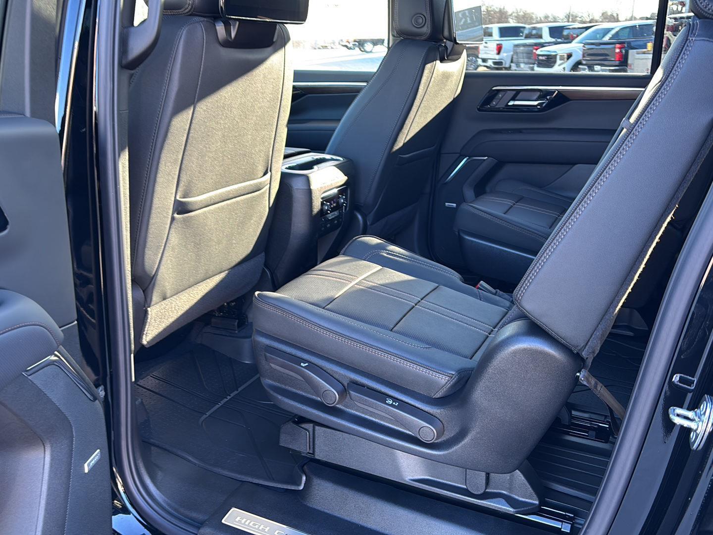 2026 Chevrolet Suburban High Country - Photo 18