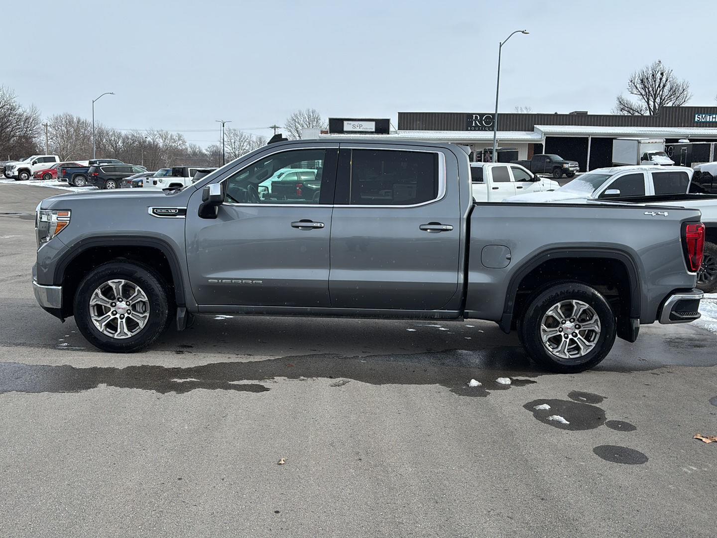 Used 2020 GMC Sierra 1500 SLE with VIN 3GTU9BED2LG415397 for sale in Kansas City