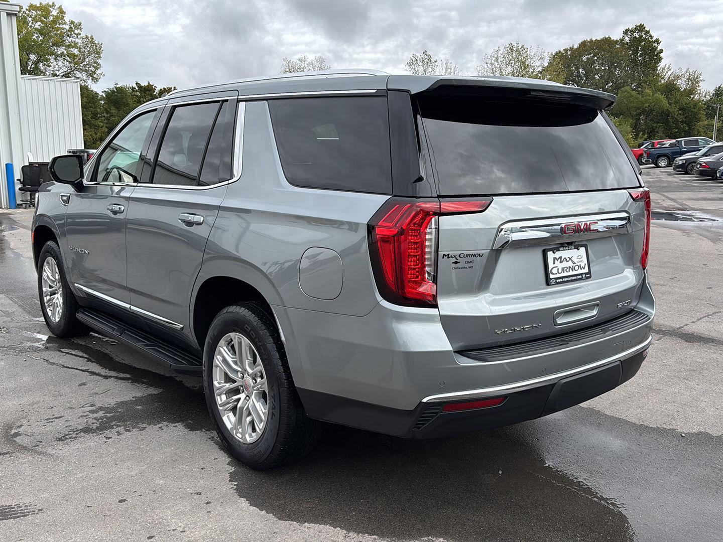 2024 Gmc Yukon SLT photo 3