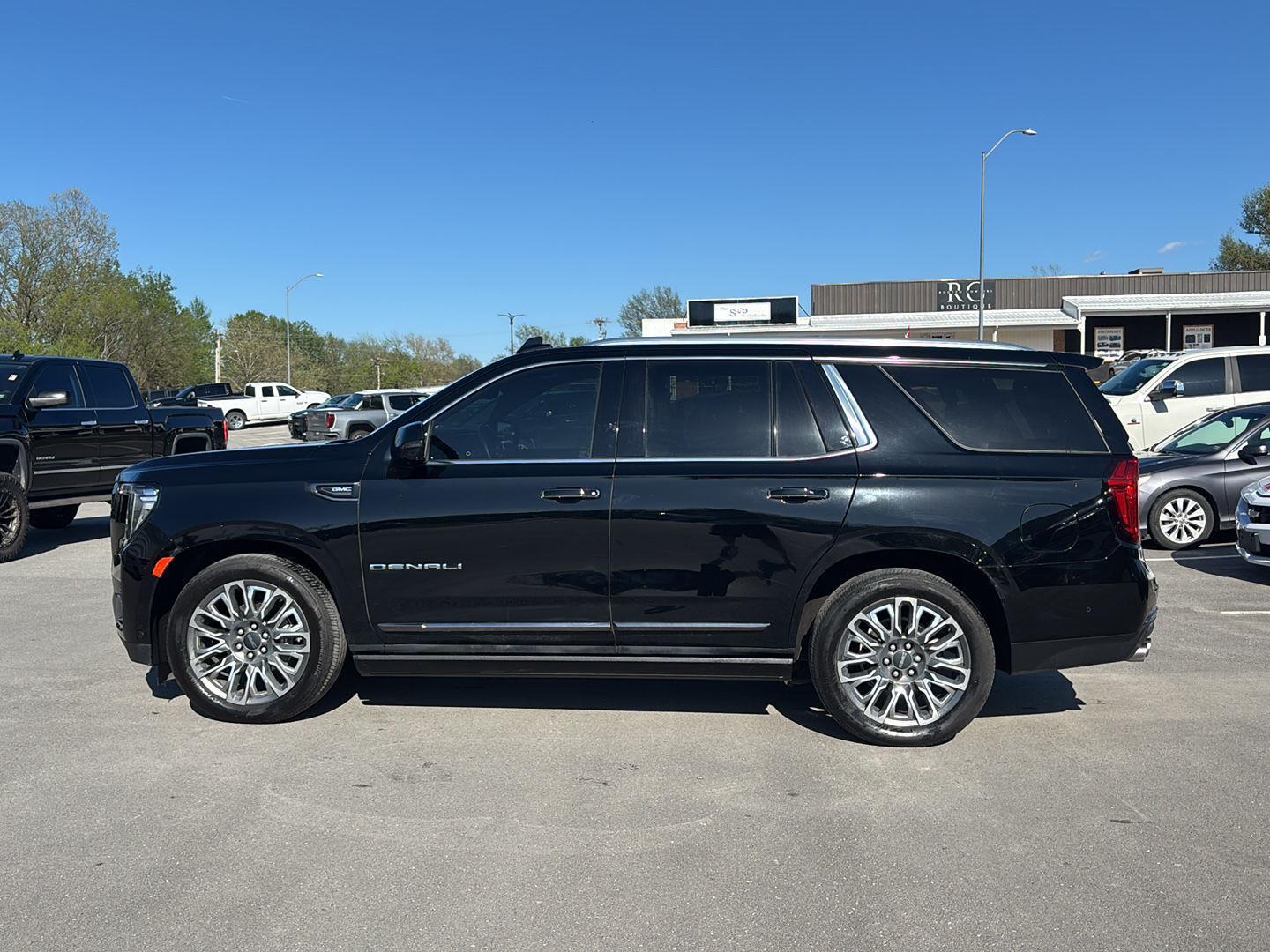 Used 2024 GMC Yukon Denali Ultimate with VIN 1GKS2EKL6RR174420 for sale in Kansas City