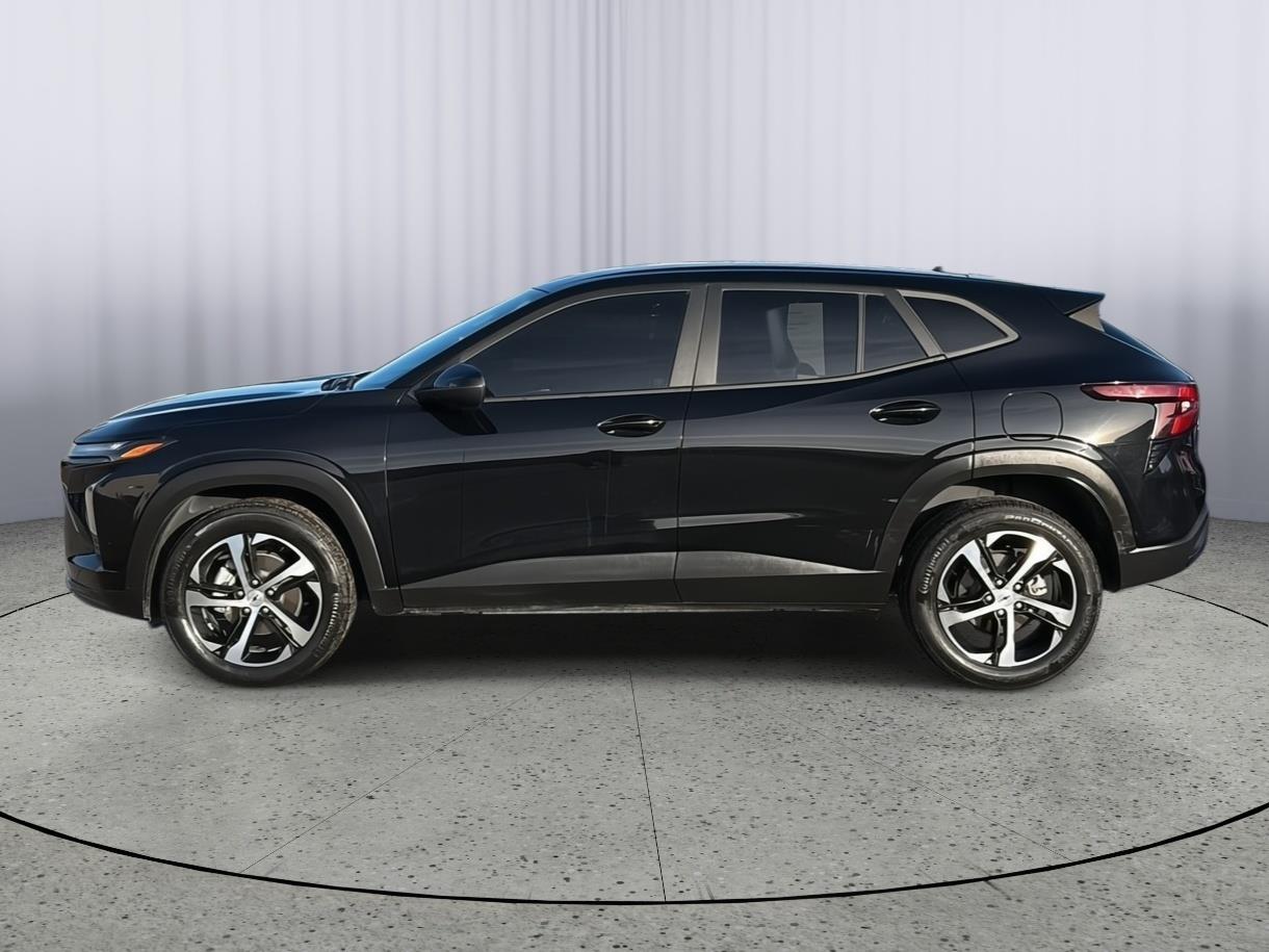 2024 Chevrolet Trax photo 2