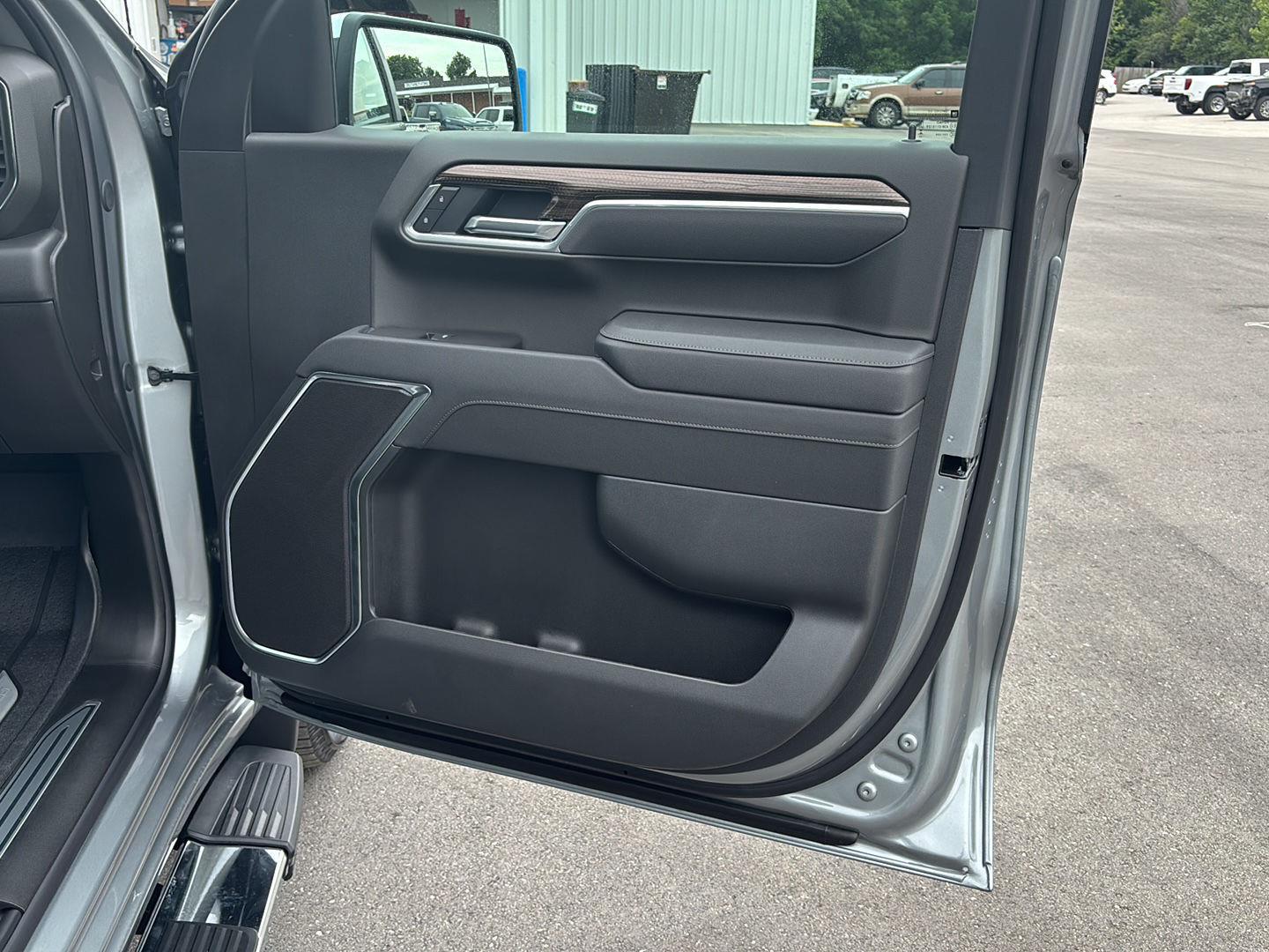 2025 Chevrolet Silverado 1500 LT - Photo 22