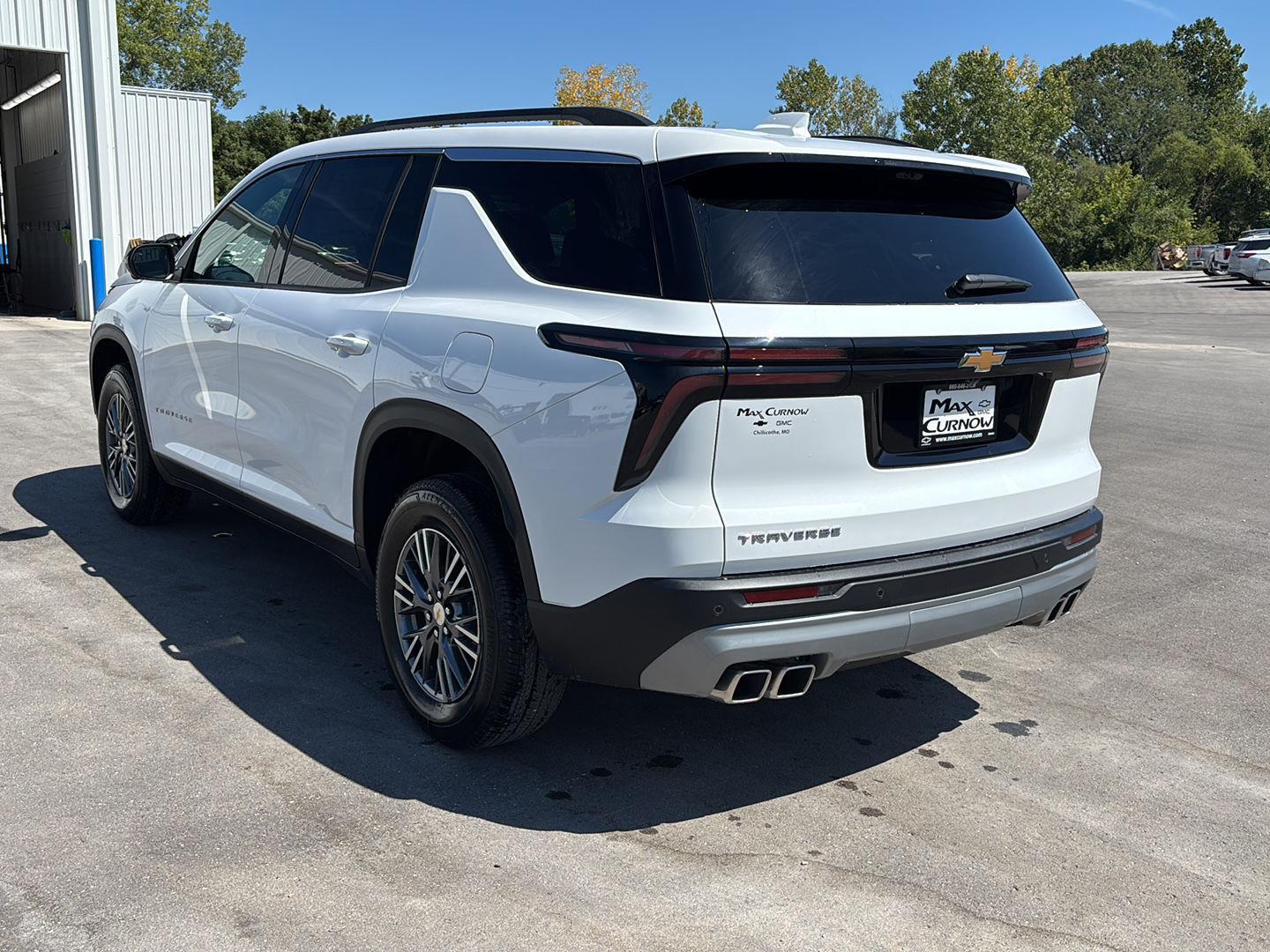 2026 Chevrolet Traverse photo 2
