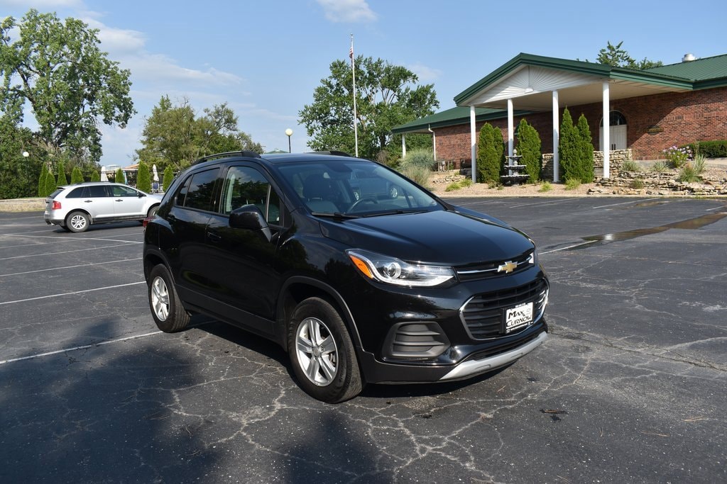 Used 2021 Chevrolet Trax LT with VIN KL7CJPSB0MB345828 for sale in Kansas City